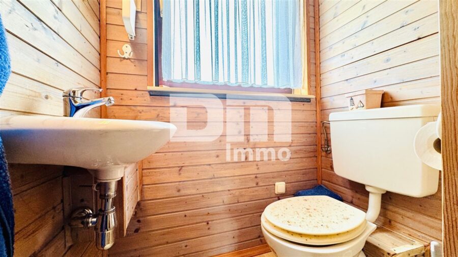 Gepflegtes 1 bis 2 Familienhaus in gesuchter Ortsrandlage mit Panoramablick - OG / DG Gäste WC